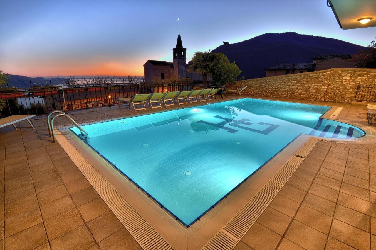 Appartamenti San Pietro - Hotel Gallo Tignale Eksteriør billede
